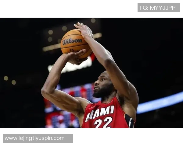 鲍威尔首节火力全开三分球三连击并制造三分犯规表现抢眼 鲍威尔首节火力全开三分球三连击并制造三分犯规表现抢眼