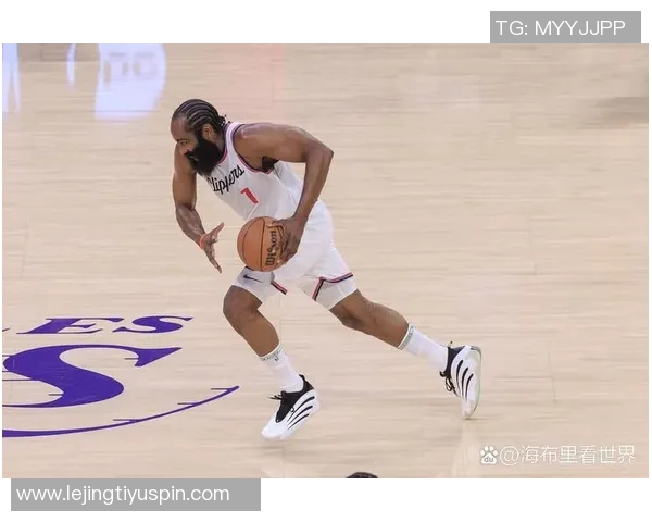 里德半场状态火热11投8中狂砍19分5篮板展现超强实力 里德半场状态火热11投8中狂砍19分5篮板展现超强实力