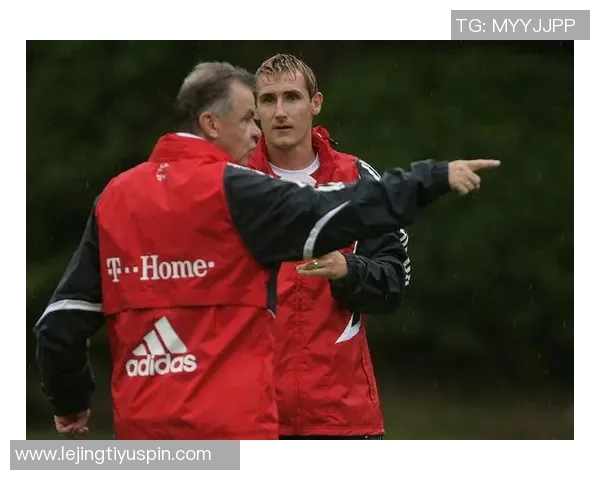 拜仁祝希斯菲尔德77岁生日快乐功勋主帅带队夺14冠成就辉煌历史 拜仁祝希斯菲尔德77岁生日快乐功勋主帅带队夺14冠成就辉煌历史